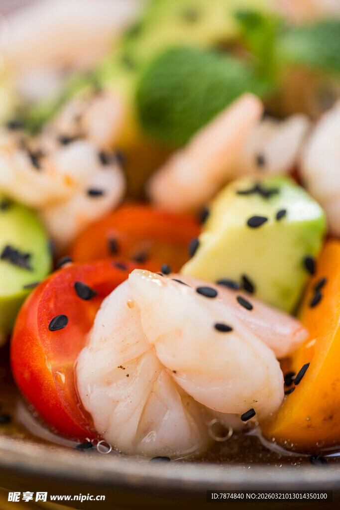 美味虾仁蔬菜沙拉拼盘