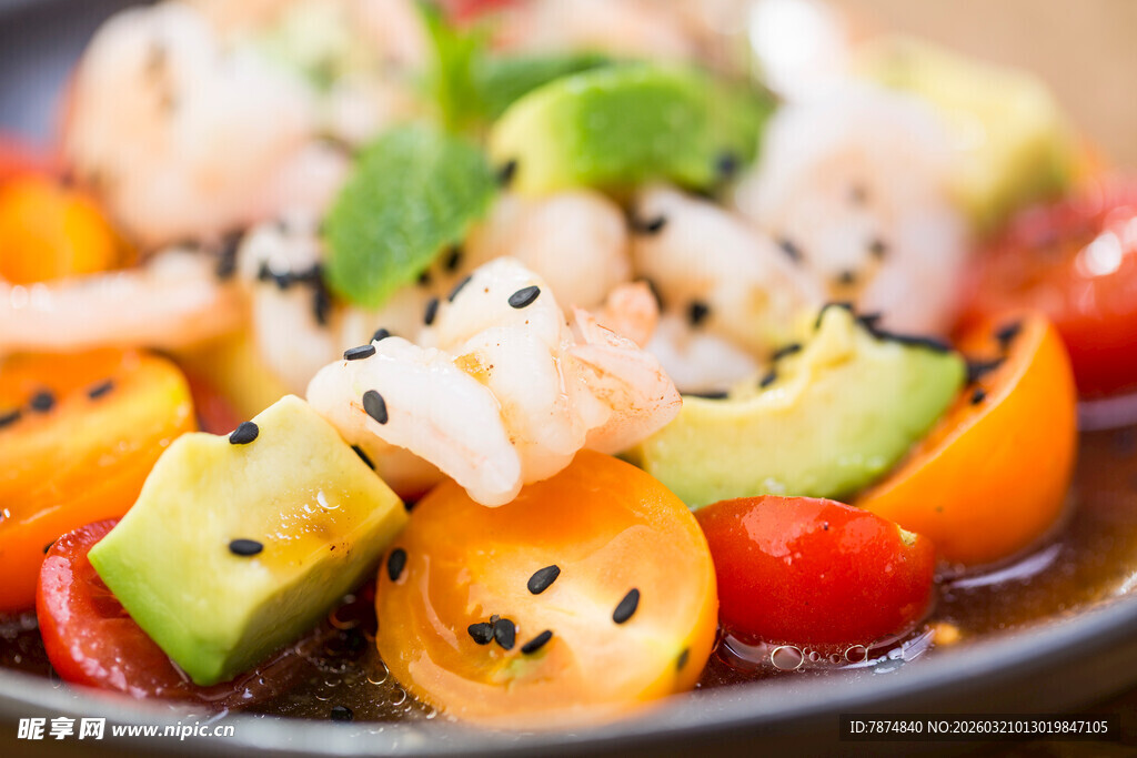 虾仁牛油果番茄沙拉