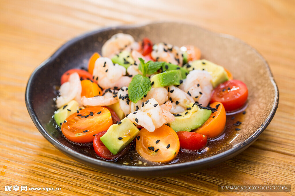 美味虾仁牛油果蔬菜沙拉