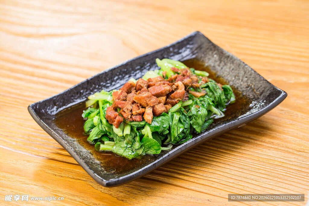 凉拌生菜配香脆花生