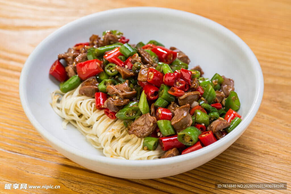 辣椒肉酱拌面