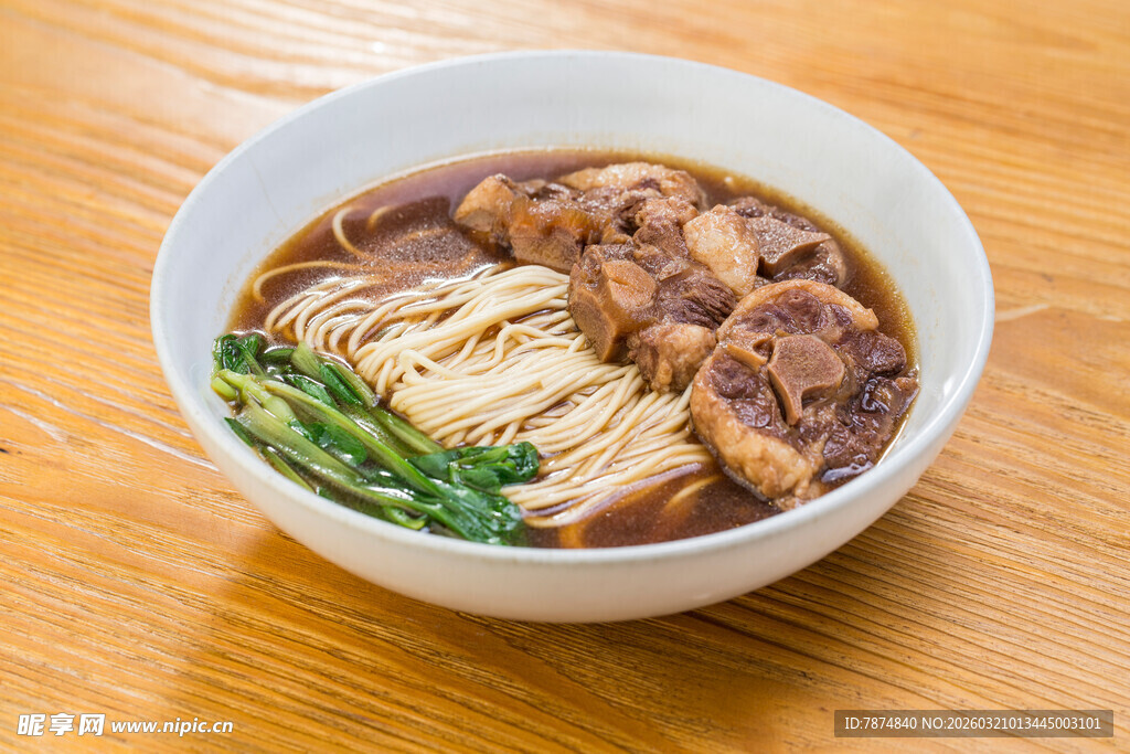 美味牛肉拉面碗中呈现