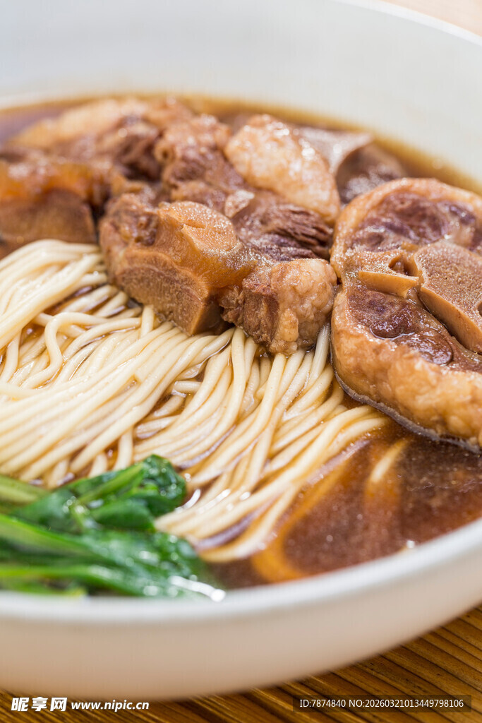 红烧排骨面 美味诱人