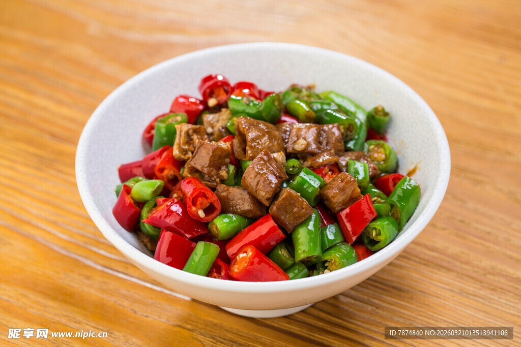 青椒红椒炒牛肉块