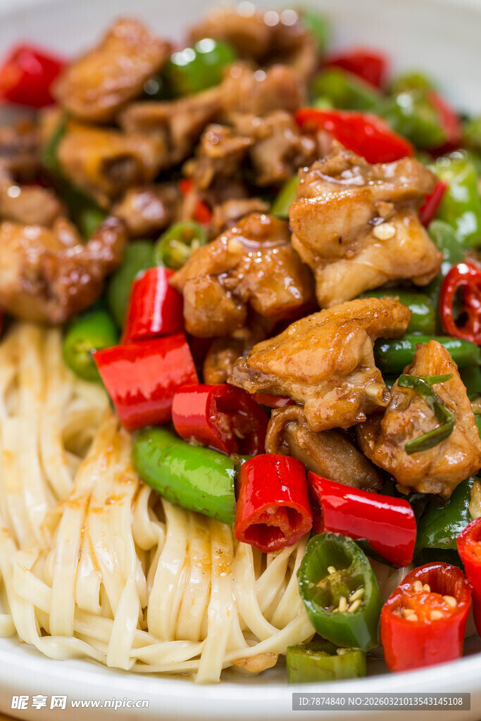 辣椒炒肉盖浇面