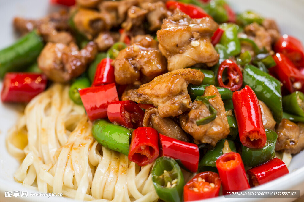 辣椒炒肉拌面