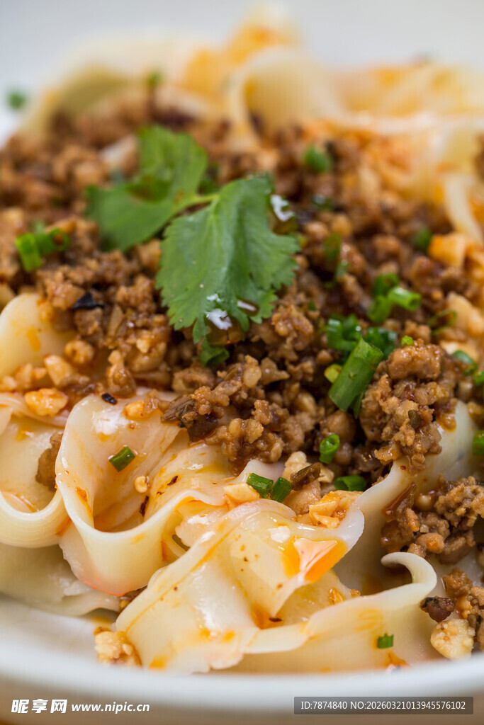 肉酱拌面 鲜香诱人