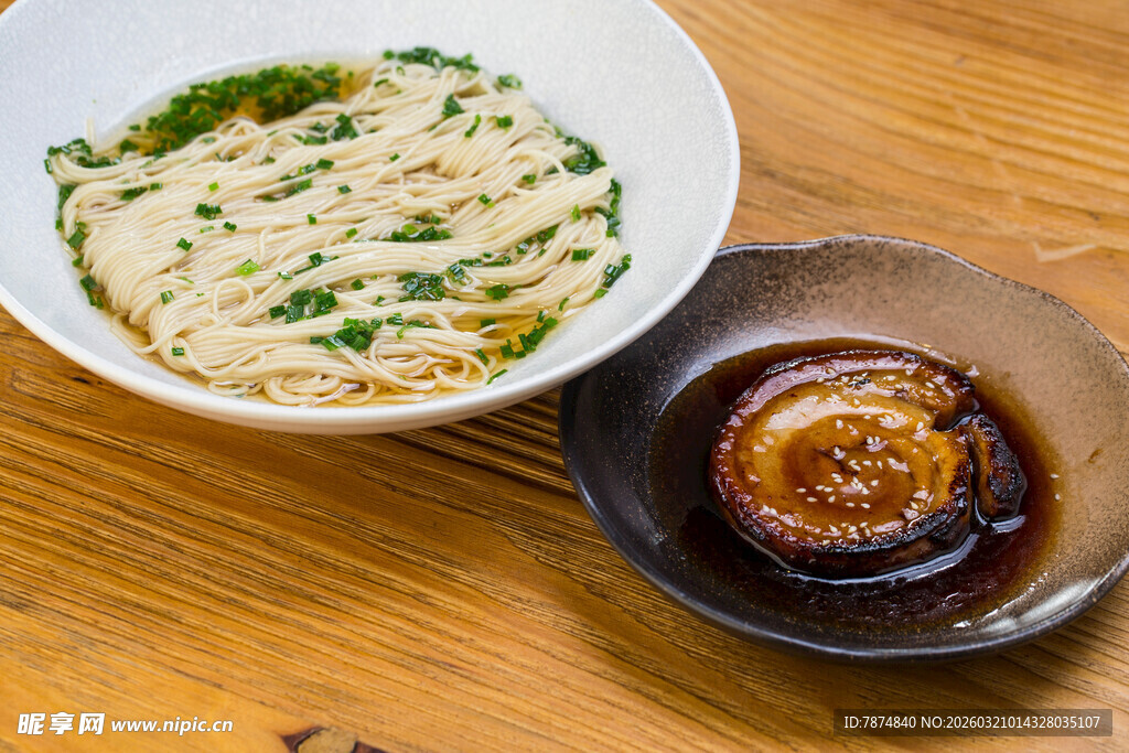 美味面食搭配特色蘸料