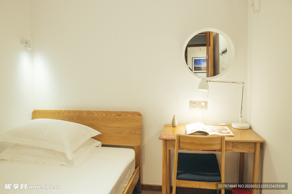 简约单人卧室温馨一角