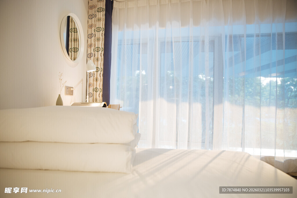 简约明亮的温馨卧室空间