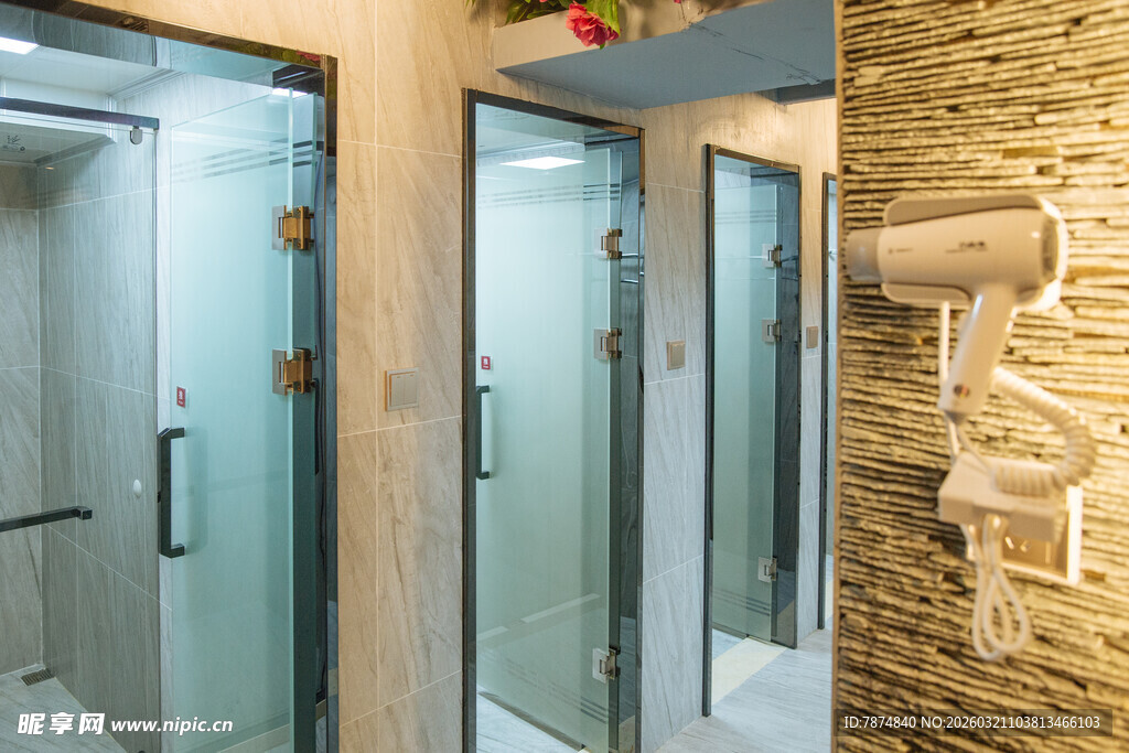 现代风格玻璃淋浴房展示