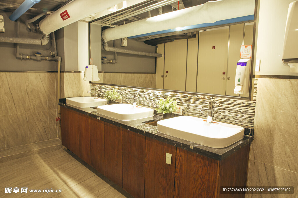 现代风格双台盆浴室设计