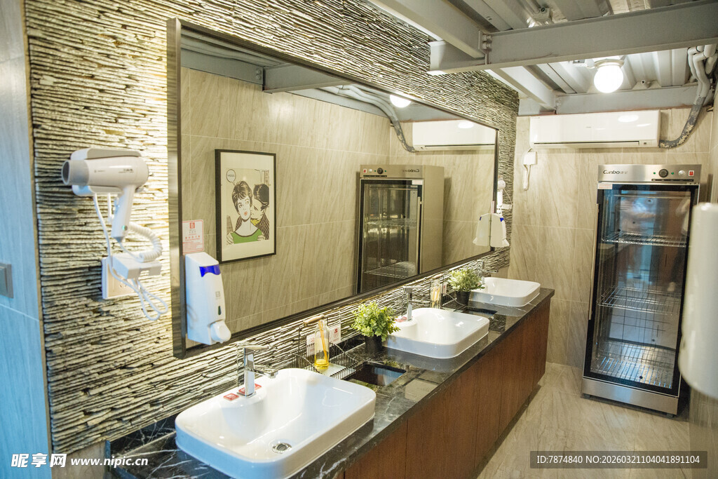 现代风格双洗手台浴室设计