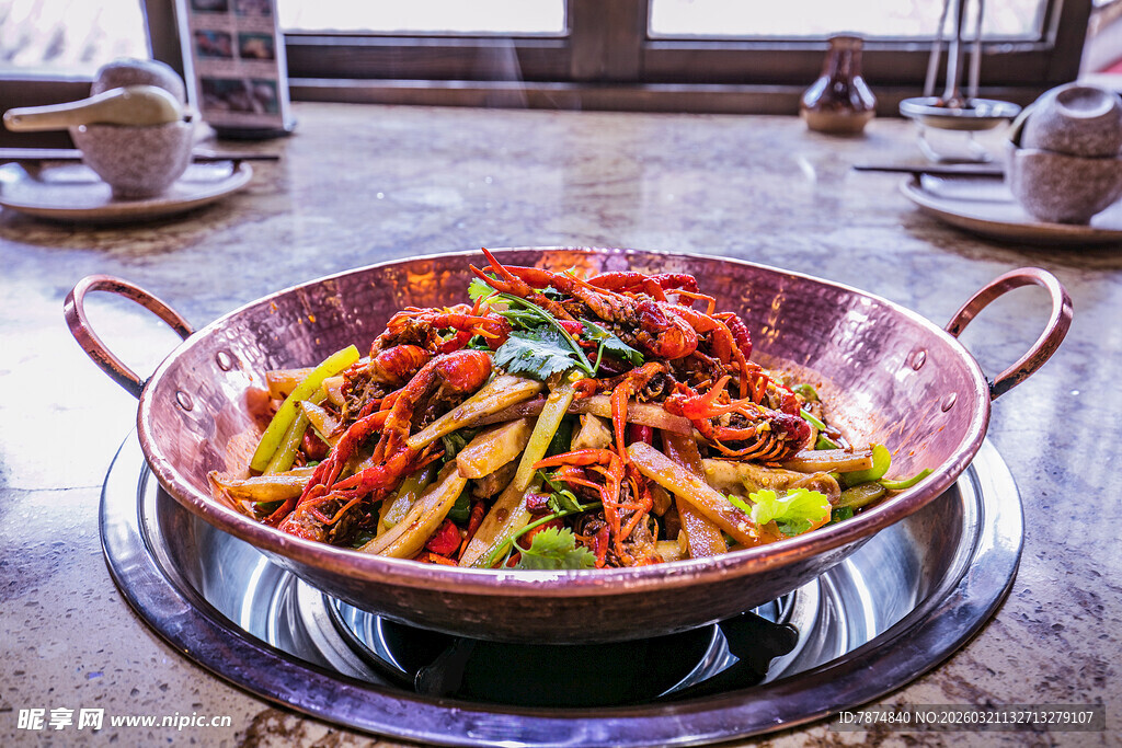 香辣诱人的特色干锅菜品