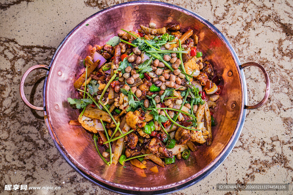 美味干锅菜品诱人飘香