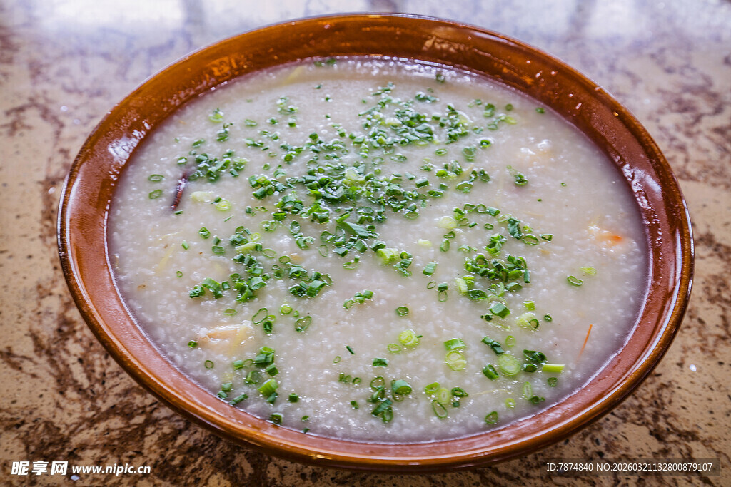 一碗美味的营养蔬菜粥