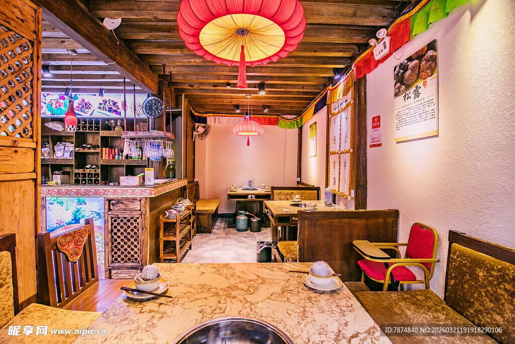 中式传统风格火锅店内部