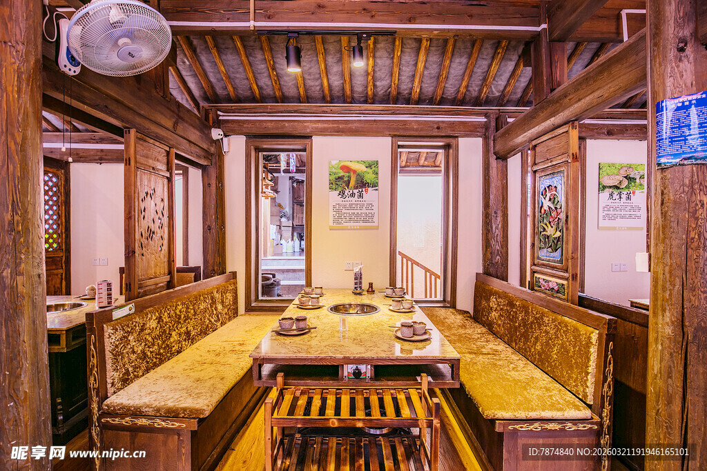 中式传统风格的餐厅包间