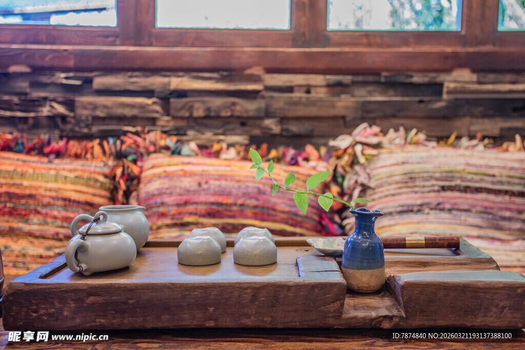 多彩地毯展示 茶具点缀