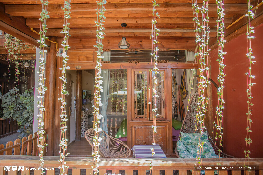 中式庭院装饰精致的门廊