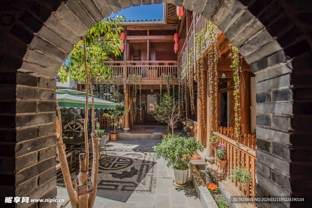 古雅庭院内的闲适景致