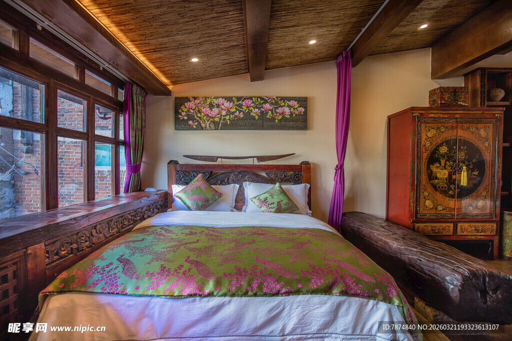 复古风温馨卧室室内景象