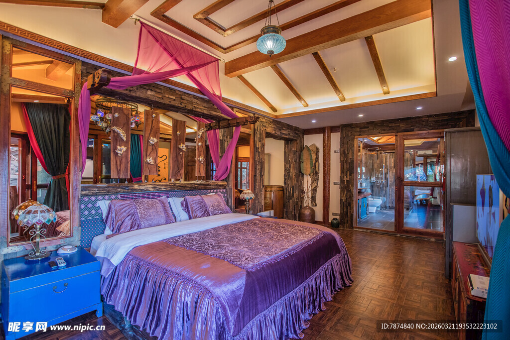 梦幻紫色系豪华卧室空间