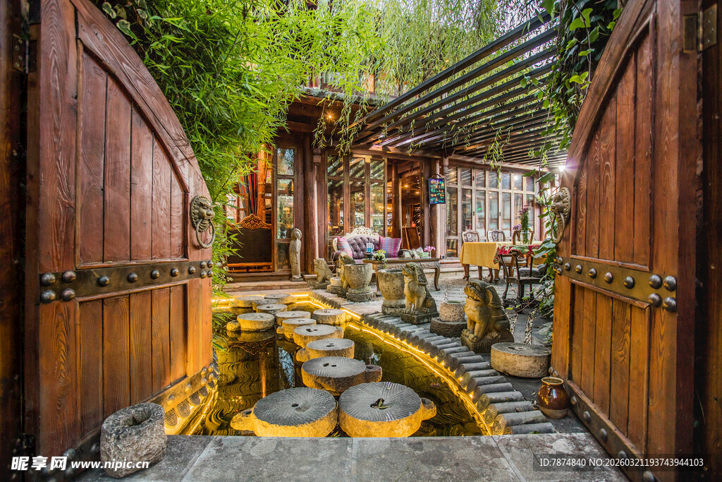 中式庭院内的古朴景观