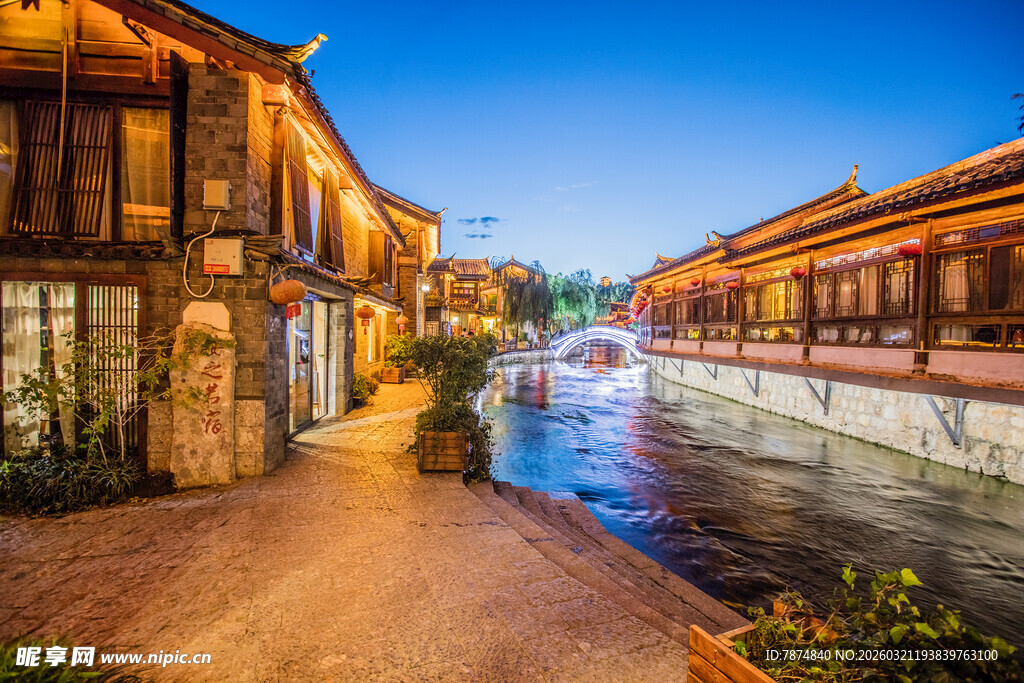 古巷河畔夜景 古韵悠然