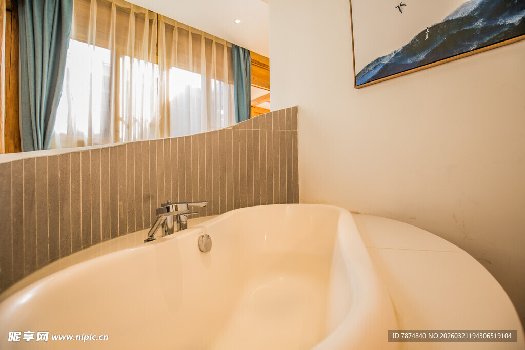 温馨室内浴缸场景