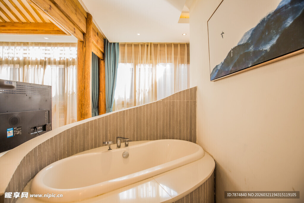 现代风格独立式浴缸浴室