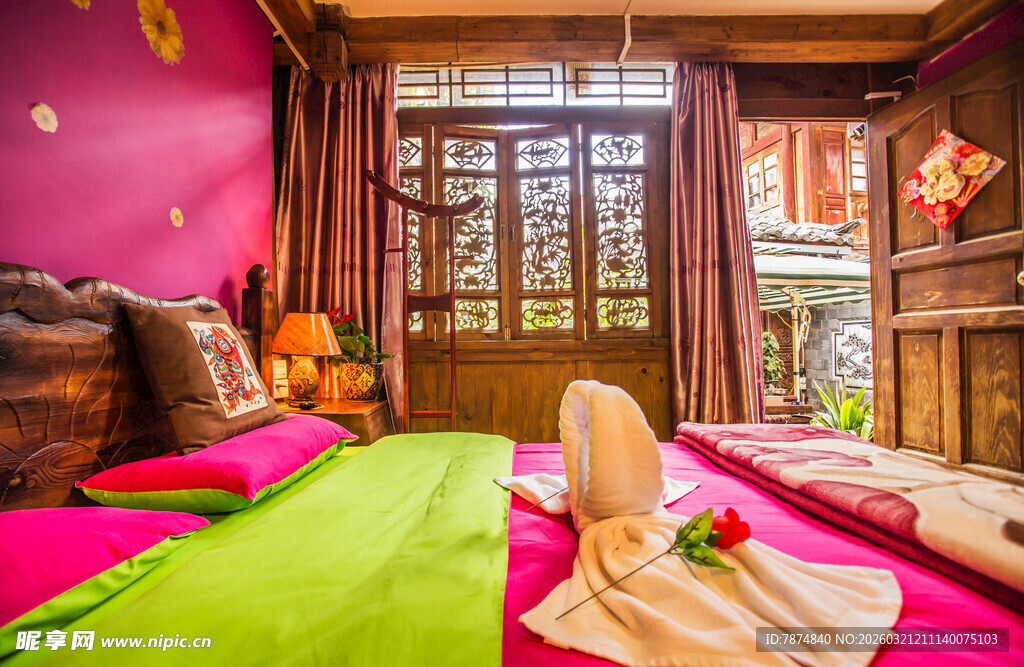 色彩缤纷的温馨卧室空间