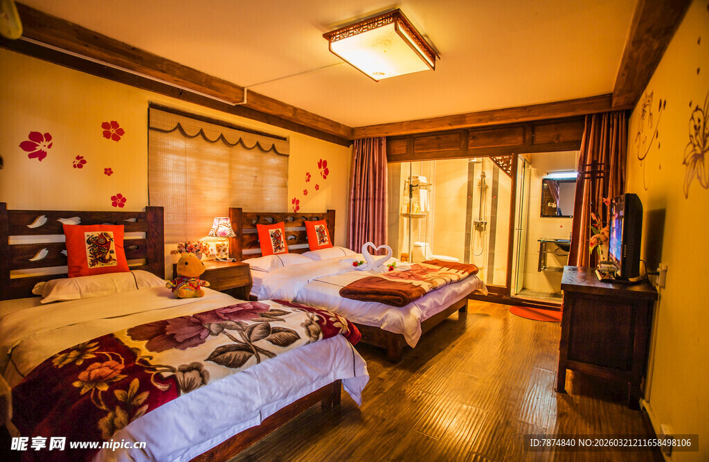 温馨木质风格双床民宿客房