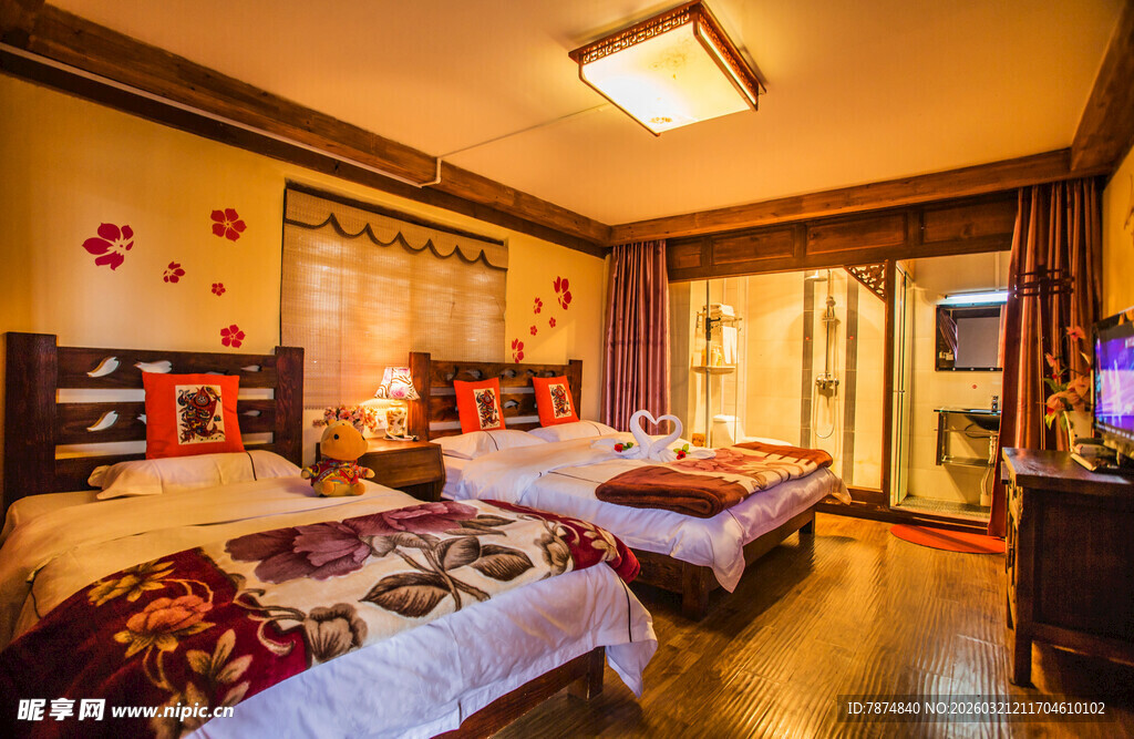 温馨典雅双床卧室空间