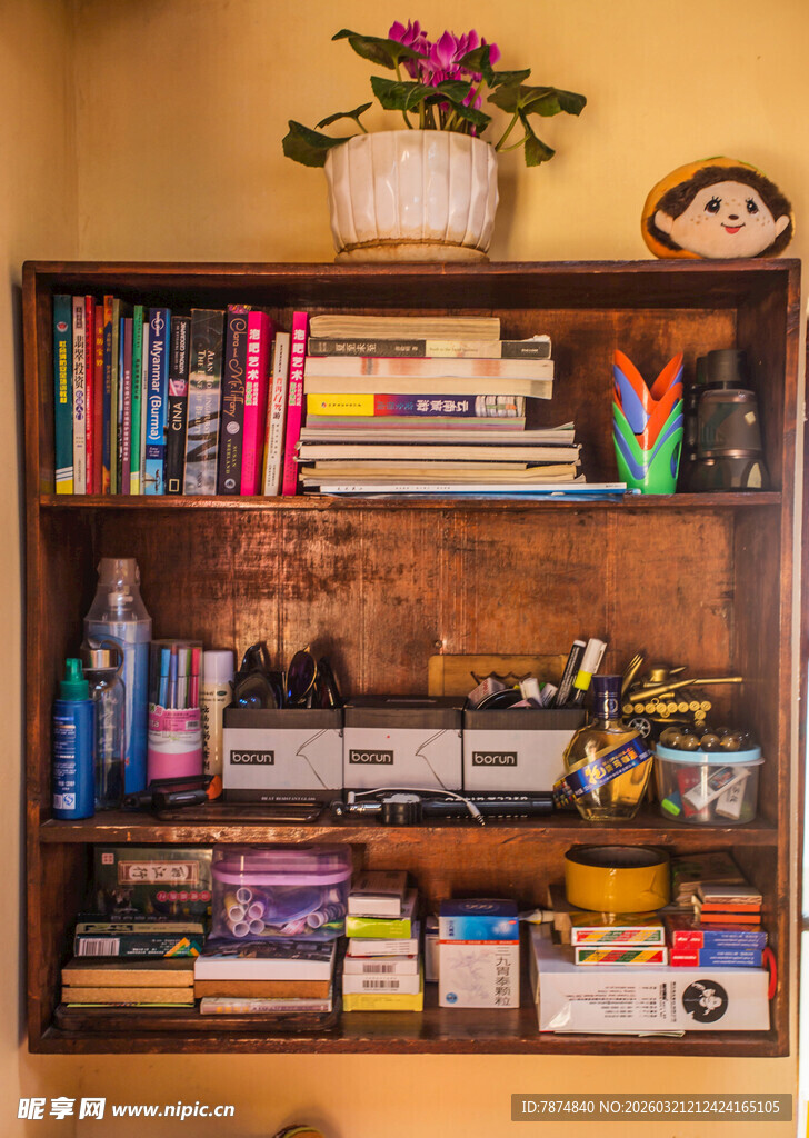 温馨书架 满是生活小物