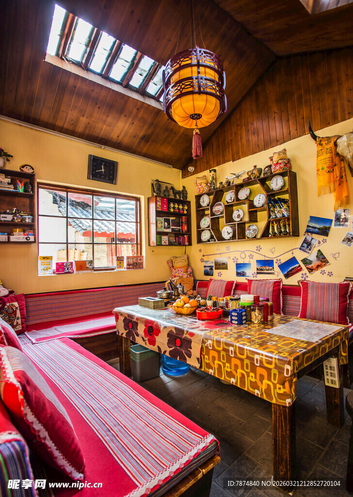 温馨复古风餐厅室内场景