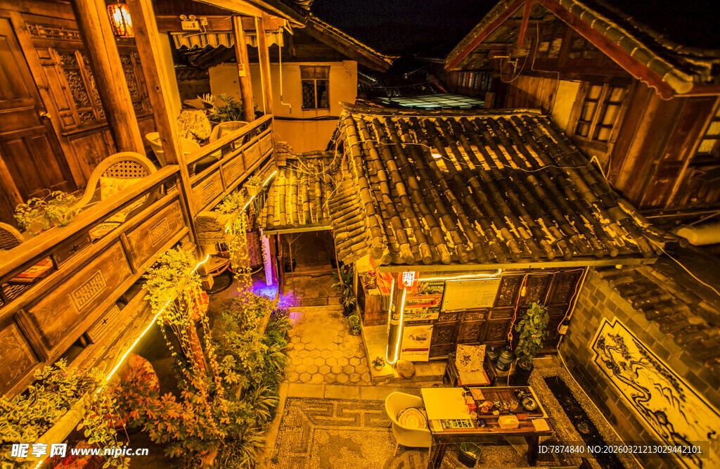 古巷夜景 传统建筑的魅力