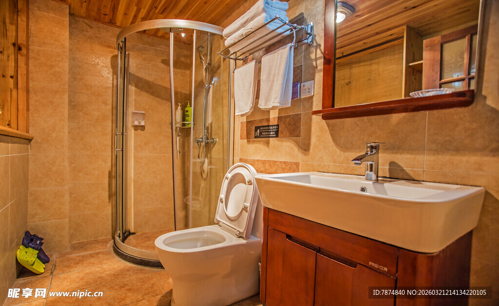 木质温馨风的卫生间场景