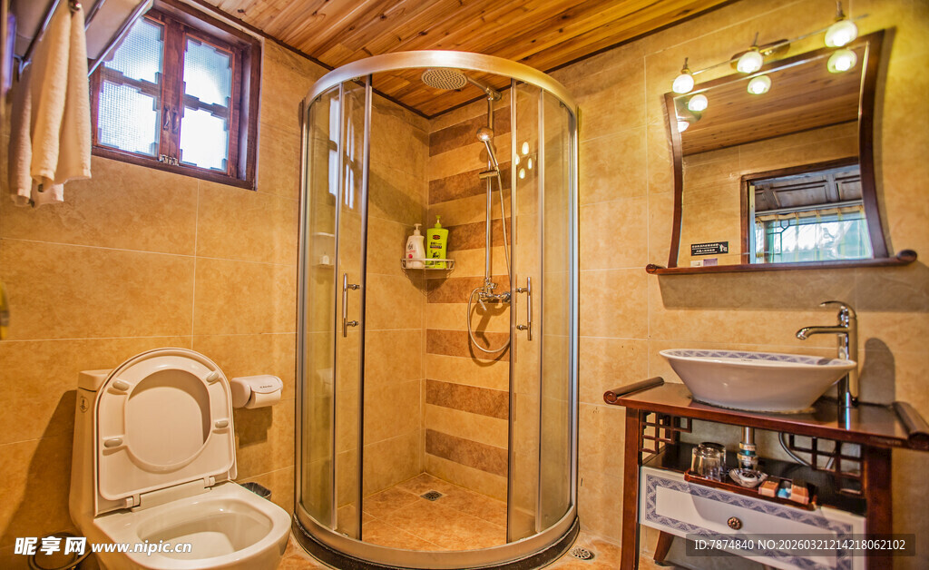 温馨木质调浴室空间