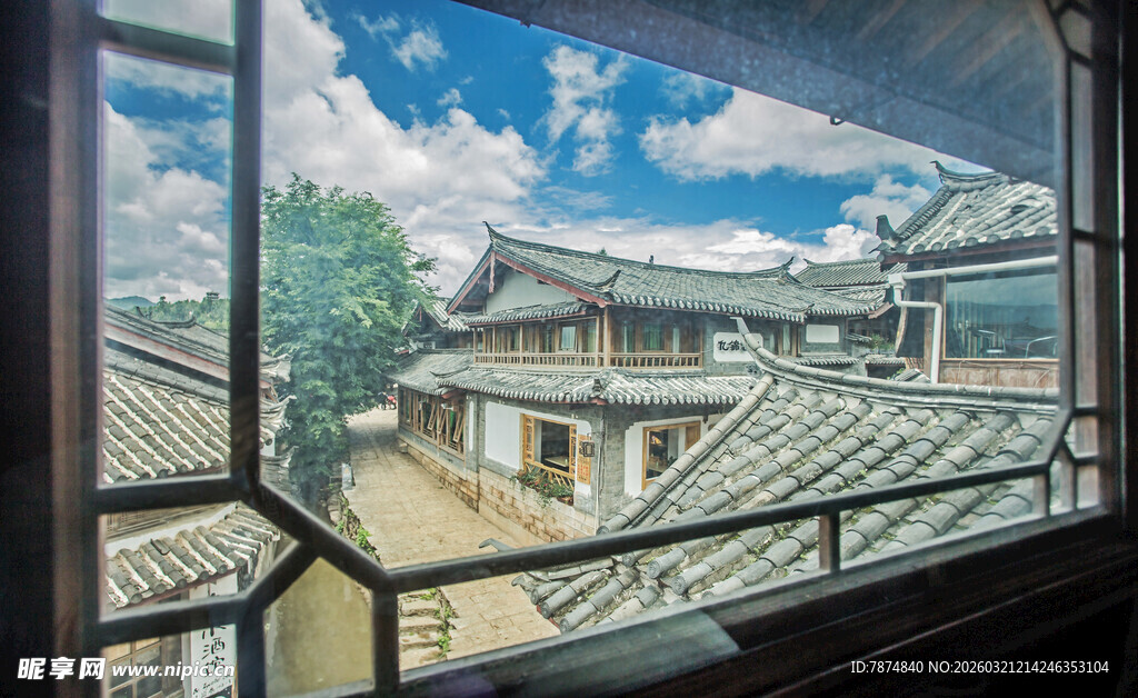 透过古窗赏中式建筑风光