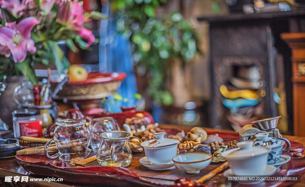 精致餐桌美食摆盘