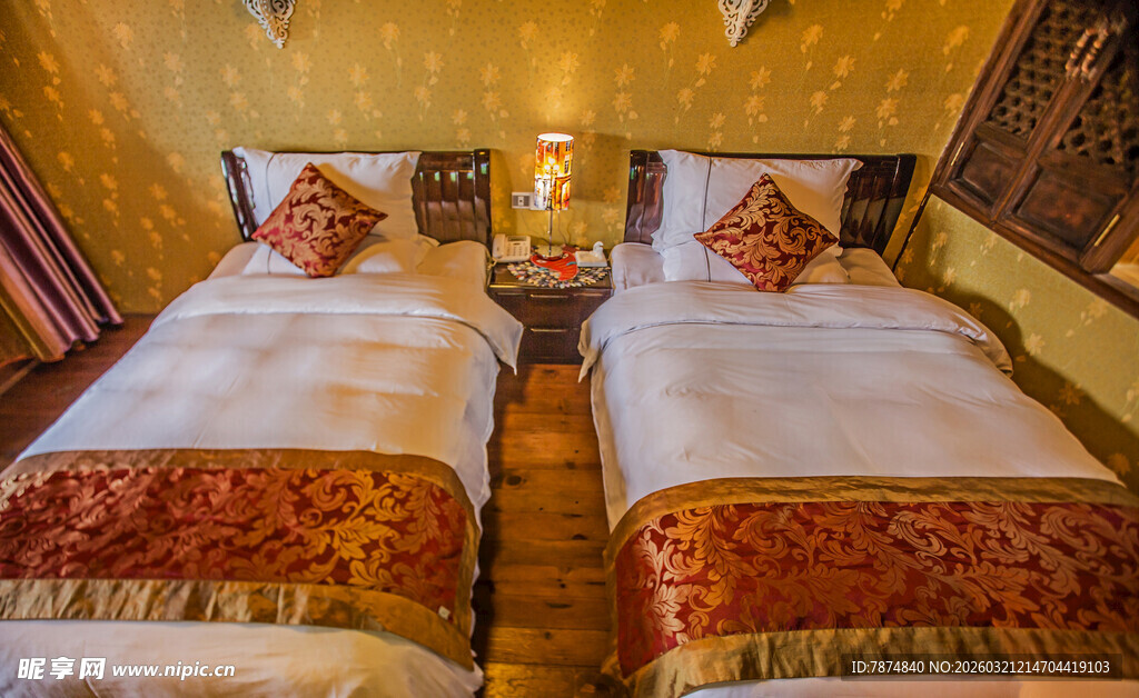 温馨双床卧室场景