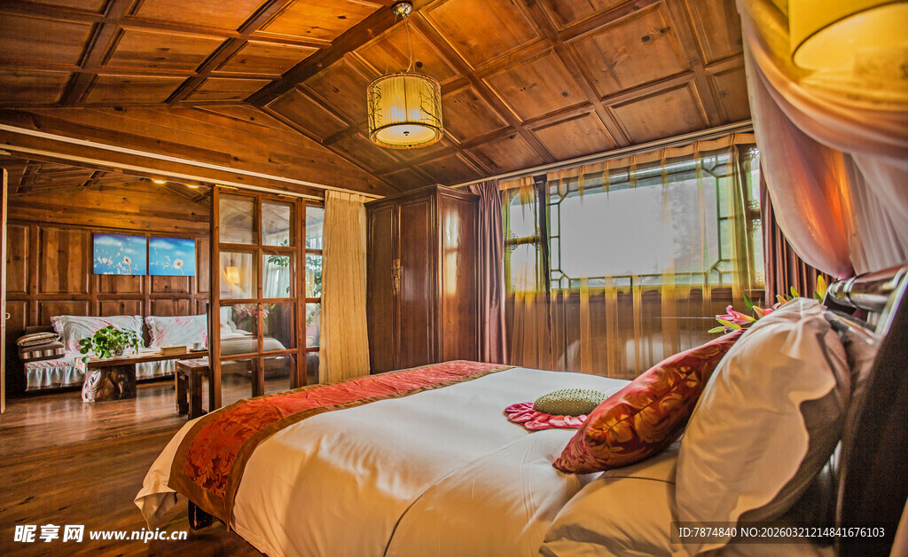 豪华温馨的木质风格卧室