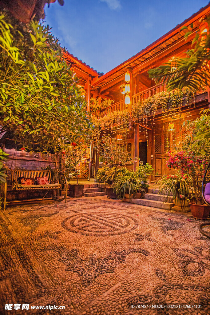 庭院夜景 绿植环绕的静谧空间