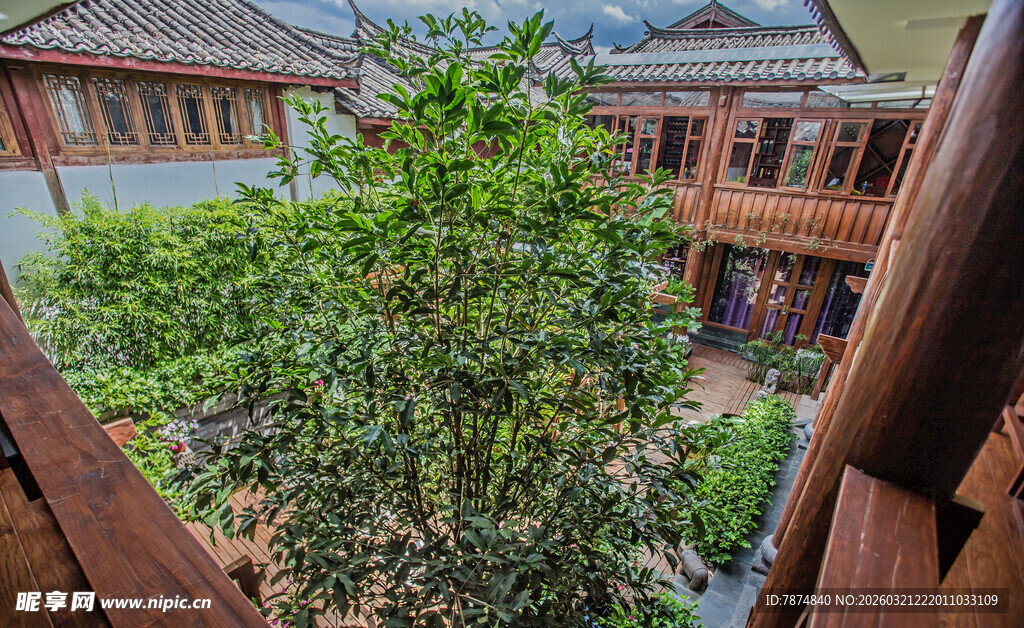 中式庭院绿植环绕景致