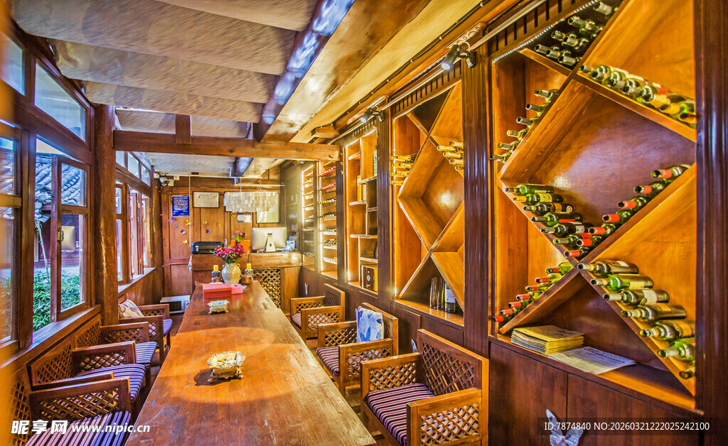 温馨木质风格酒窖室内场景