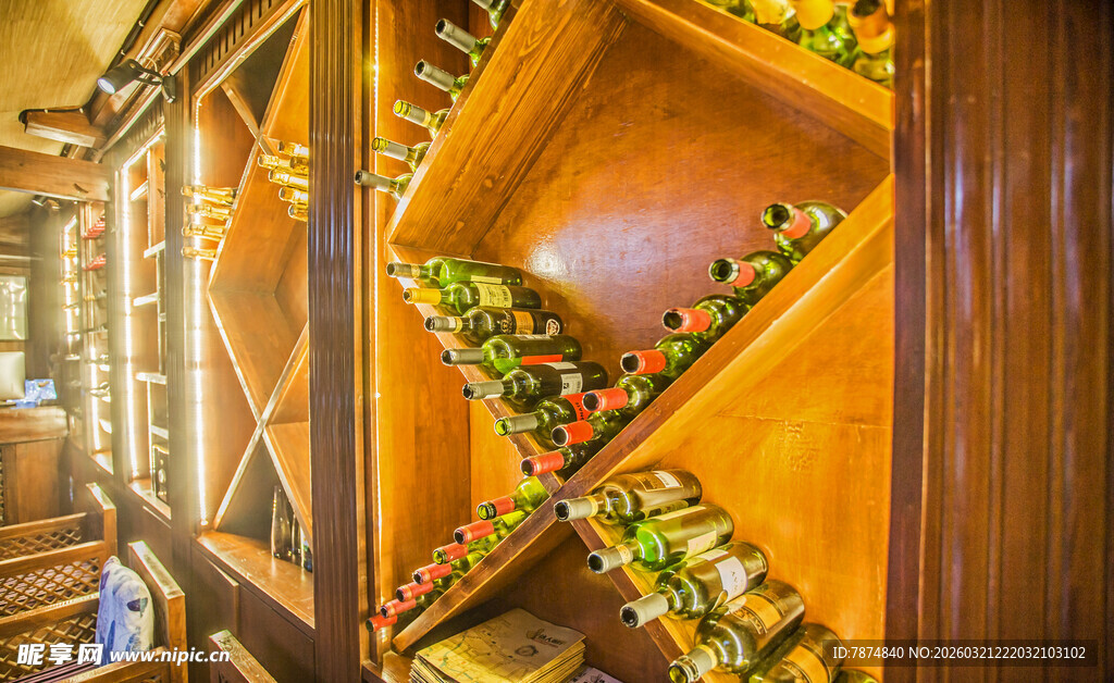 木质楼梯装饰绿植景观