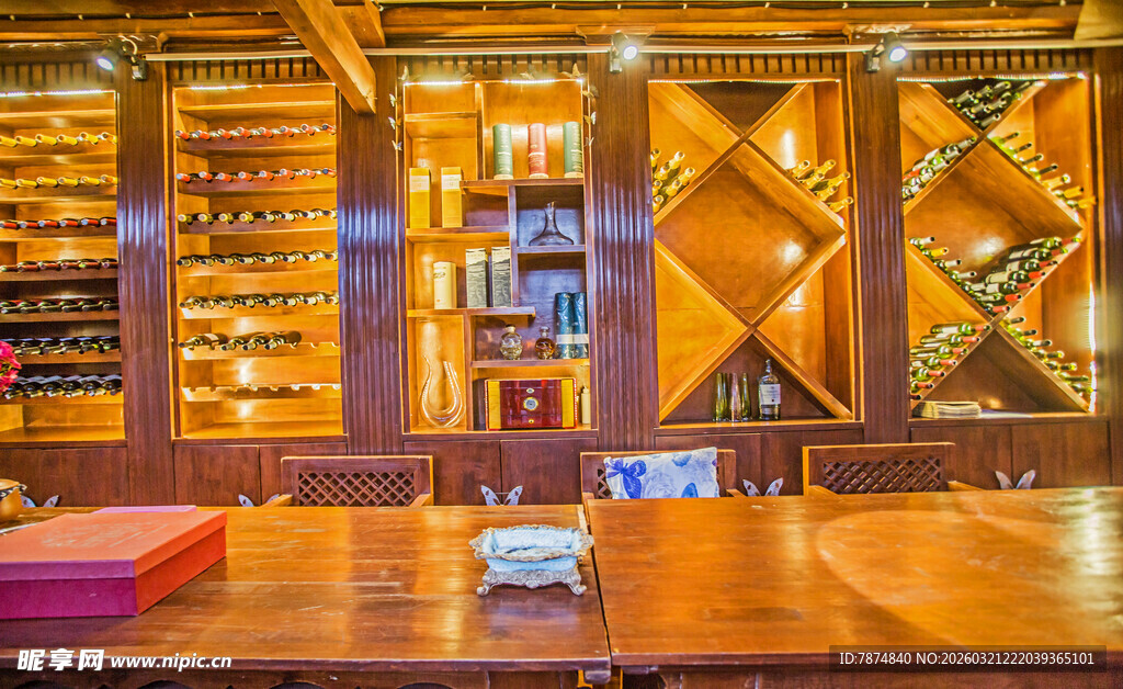 豪华木质酒窖 尽显格调