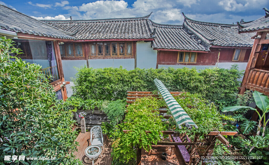 古宅庭院绿植环绕景致美