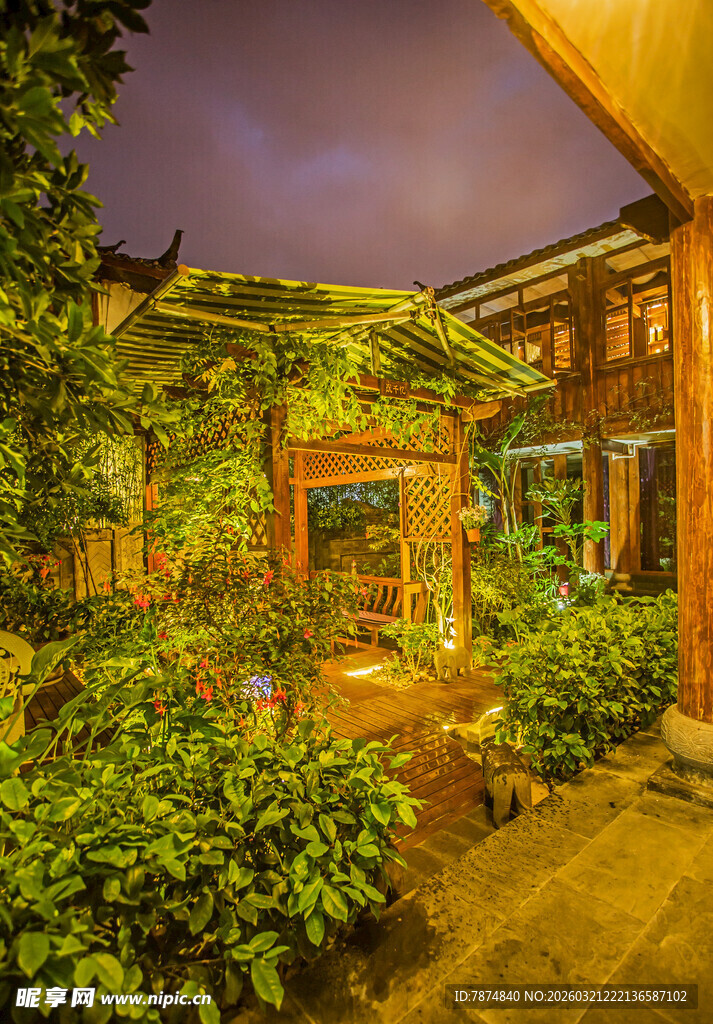 庭院夜景 绿植环绕的静谧处